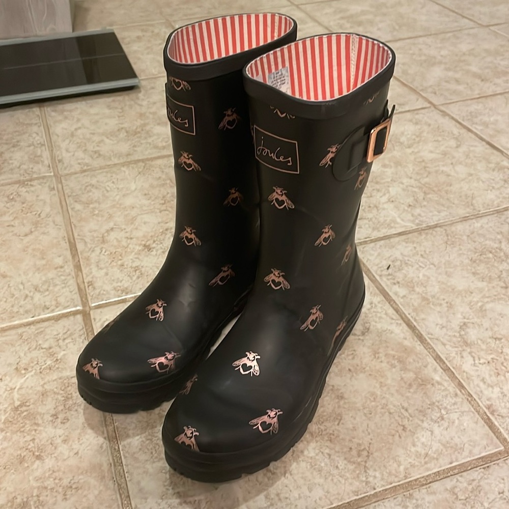Barely worn Joules rain boots